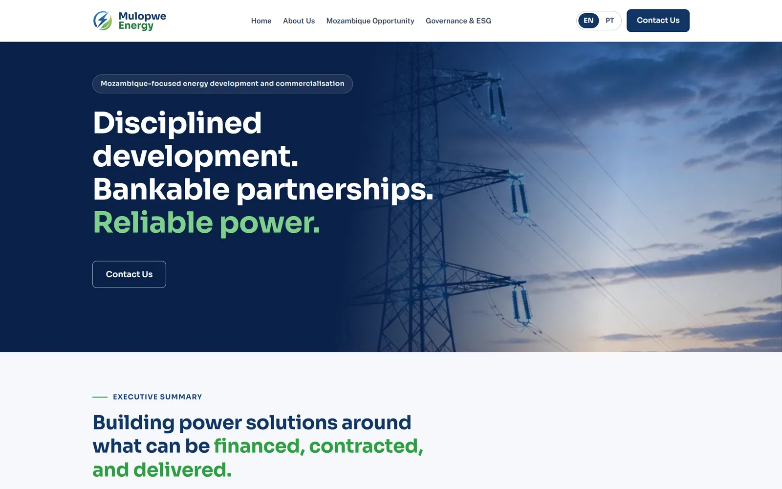 Página inicial da Mulopwe Energy com torres de transmissão ao anoitecer